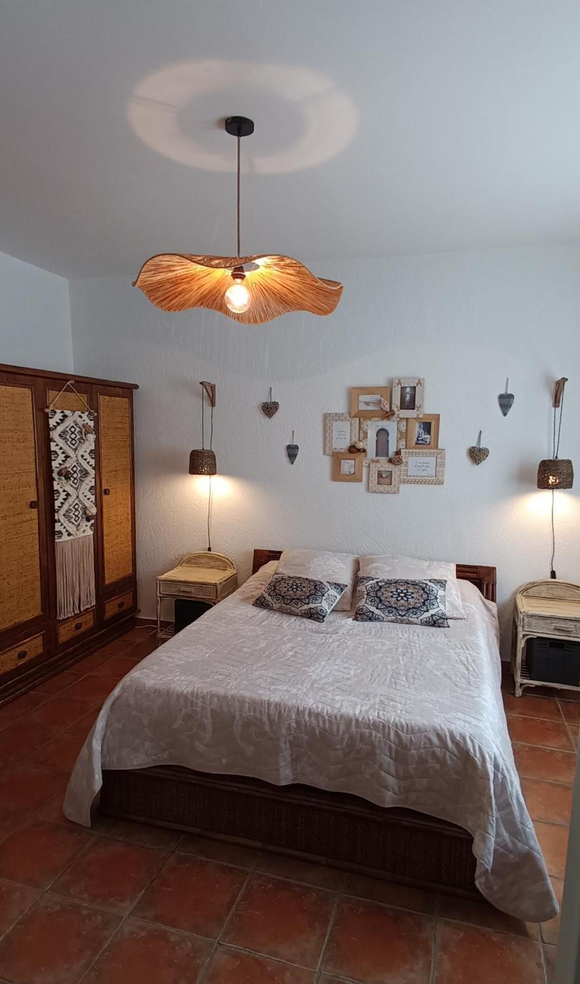 Le Petit Patio Bed & Breakfast เอก-มอร์ต ภายนอก รูปภาพ
