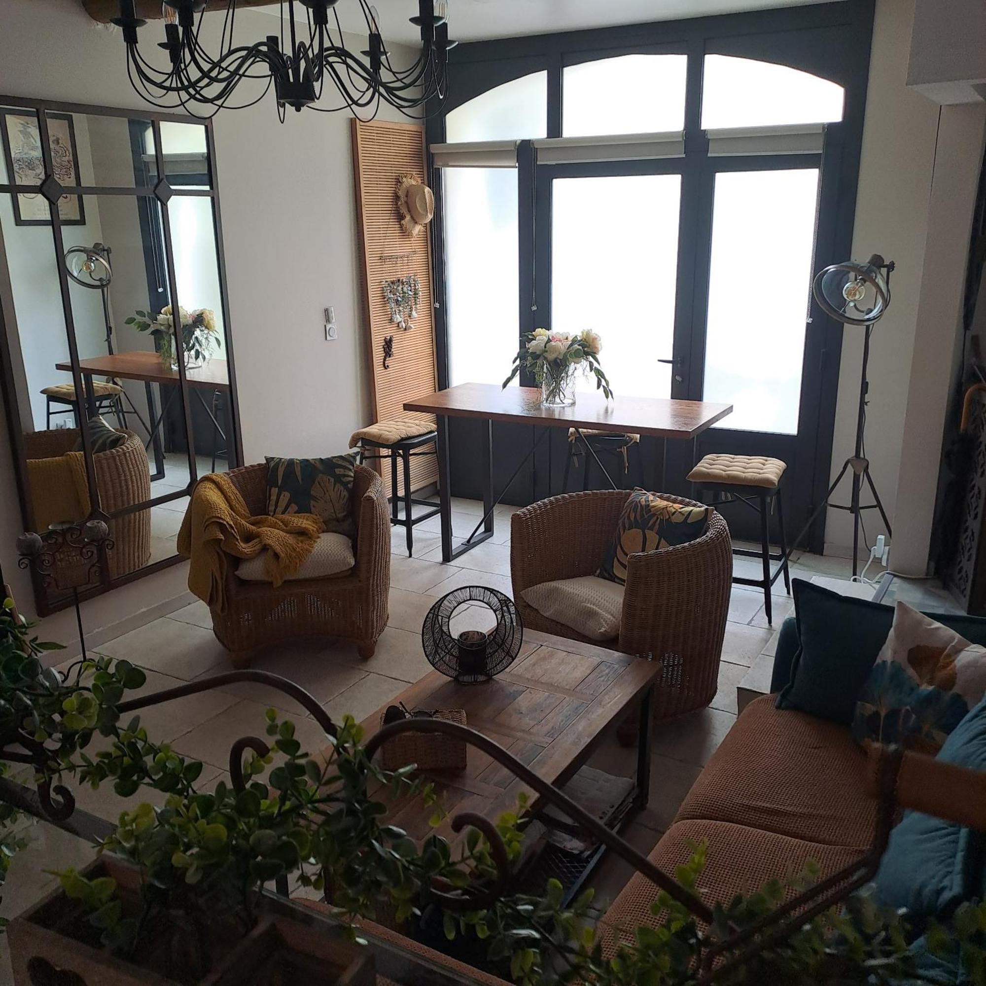 Le Petit Patio Bed & Breakfast เอก-มอร์ต ภายนอก รูปภาพ