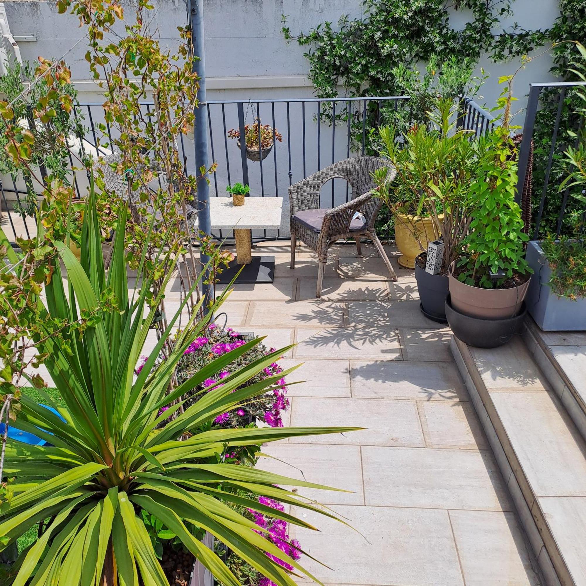 Le Petit Patio Bed & Breakfast เอก-มอร์ต ภายนอก รูปภาพ